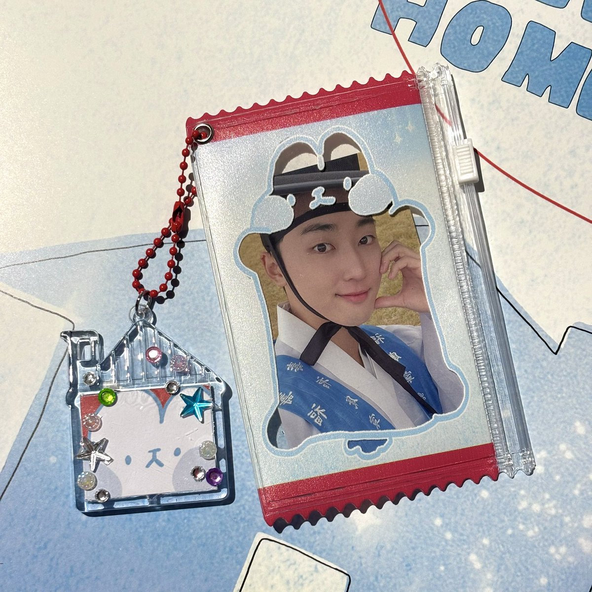 Khwan_event's tweet image. 𝗛𝗢𝗠𝗘 𝗦𝗪𝗘𝗘𝗧 𝗛𝗢𝗠𝗘ᰔᩚ

디데이 특전 🏡🐰

포카 파우치 + 키링 선착 7명 

#KHWAN_IS_BACK
#HOME_SWEET_HOME
#FROM_익환_TO_태하
#잃어버린_태하를_찾아서