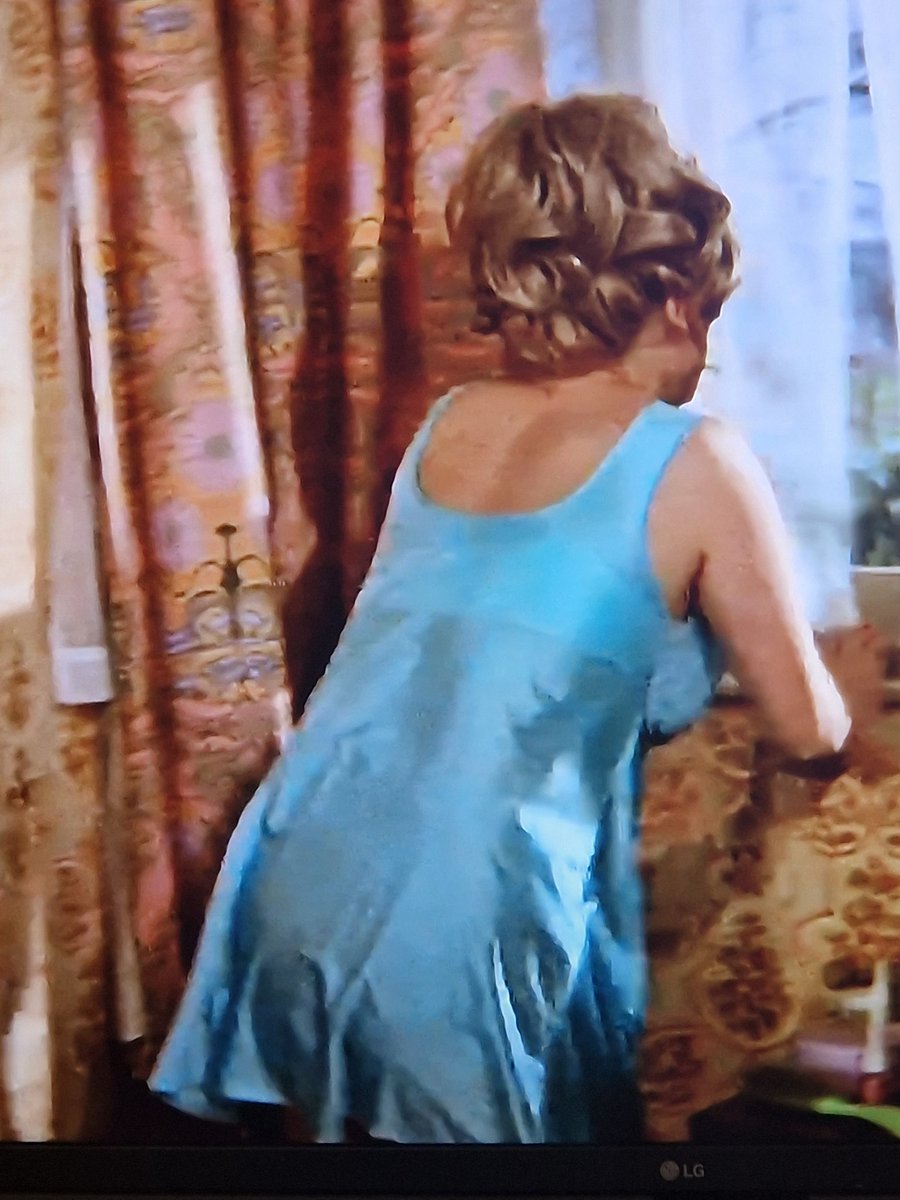 Do like satin lingerie 😍