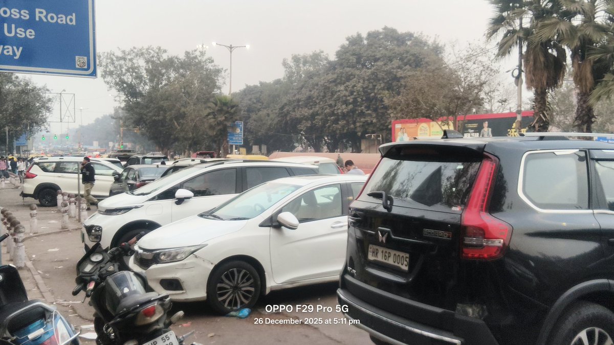 mohit_activist's tweet photo. NS Marg, Red Fort: Illegal parking under NO PARKING boards just 200m from blast site. Even a Delhi Police vehicle (DL-1LAN-3053) seen violating rules, despite parking facilities nearby.
Serious security &amp; safety risk.
PRAHARI App no option to report this.
@DelhiPolice @dtptraffic https://t.co/vtafWzXQeb