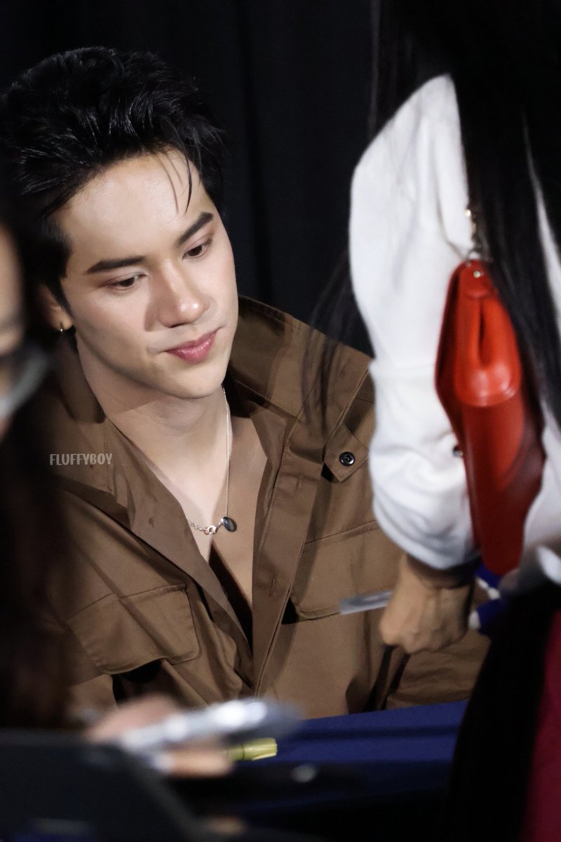 fluffyboy00's tweet photo. [261225] หล่อตำนาน

NANON7 FANSIGN
#NANON_SevenFanSign
#mynameisnanon https://t.co/xJBb7qMEiz