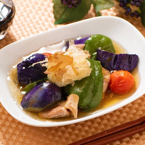 shunfackojocho's tweet image. 旬すぐファンの皆さまならご存じ「エコメニュー」
食品工場あるあるの廃棄を減らすため、即興で作った商品です。

開発・栄養計算・一括表示・写真撮影等、すべて社内で行っているからこそのスピード感✨
美味しく食べてフードロス…最高ですね☺