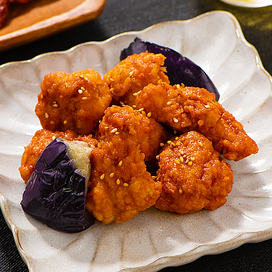 shunfackojocho's tweet image. 旬すぐファンの皆さまならご存じ「エコメニュー」
食品工場あるあるの廃棄を減らすため、即興で作った商品です。

開発・栄養計算・一括表示・写真撮影等、すべて社内で行っているからこそのスピード感✨
美味しく食べてフードロス…最高ですね☺