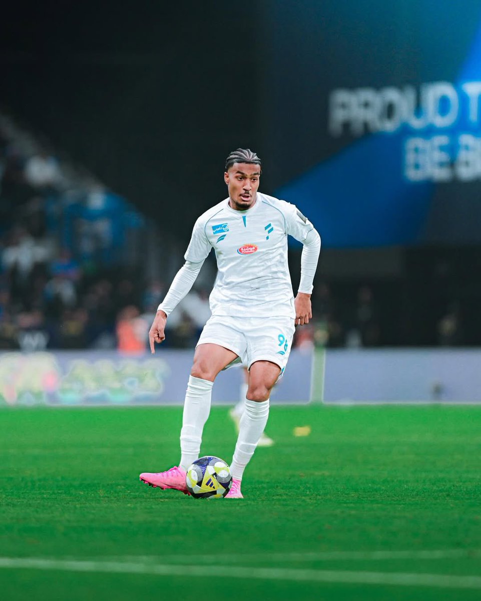 viM8ROD's tweet image. على دكة بدلاء الفتح اليوم:

25. محمد السحيحي 2006 DM6#
37. محمد الصرنوخ 2007 RB
98. عبدالعزيز الفواز 2008 CM8#

بإذن الله نشوفهم يأخذون فرصتهم الليلة 💙