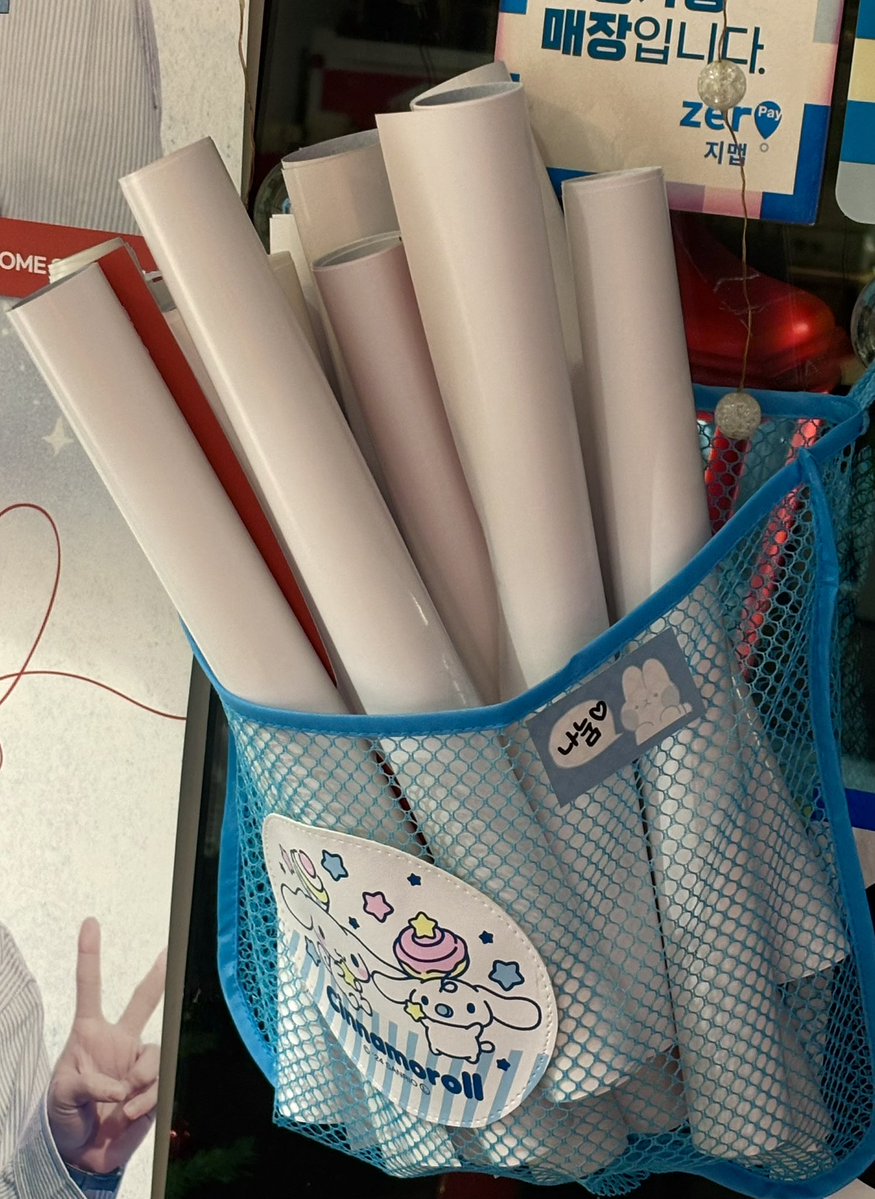 Khwan_event's tweet image. 𝗛𝗢𝗠𝗘 𝗦𝗪𝗘𝗘𝗧 𝗛𝗢𝗠𝗘ᰔᩚ

나눔 포스터 비치 되어있으니 
원하시면 편하게 가져가셔도 됩니다.

인물 포스터 2가지 버전 랜덤🏡🐰

#KHWAN_IS_BACK
#HOME_SWEET_HOME
#FROM_익환_TO_태하
#잃어버린_태하를_찾아서