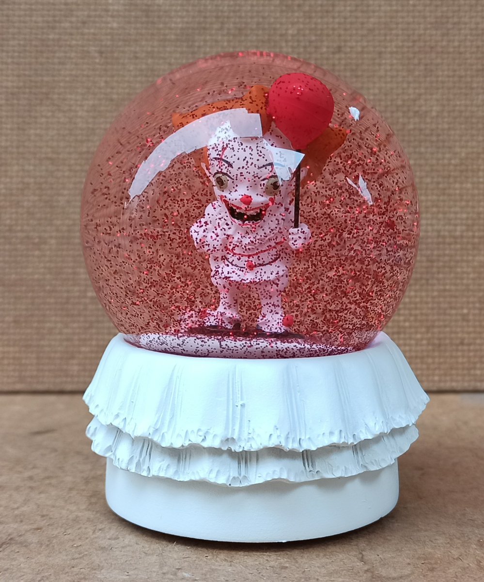 ElLaberintoDeco's tweet image. Cómo estamos disfrutando con la serie #WelcomeToDerry 
Si te quieres llevar a casa a este pequeño #Pennywise  lo tenemos disponible en tienda. Sólo nos queda una unidad ¡Que no se te escape! 
You'll float too! 🎈🎈🎈🎈
