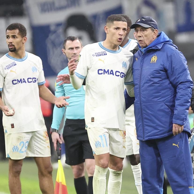 Amine_000's tweet image. Aujourd’hui, les mots sont faibles face à la peine que je ressens.
Tu faisais partie de ces personnes rares que l’on rencontre dans le football, mais qui marquent bien au-delà du terrain.

Repose en paix Papi 😢💙