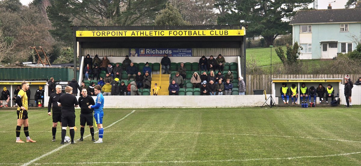 Torpoint Athletic 1:0 Saltash Utd - <a href="/_WesternLeague_/">Western League</a> Premier Lge. Took the <a href="/tamarcrossing/">Tamarcrossings</a> ⛴️ across the River Tamar from Plymouth for the #ElRiverTamarClassico and the #EastCornwallDerby. 3rd v 5th and <a href="/torpointafc/">Torpoint AFC</a> edge it after an early 🟥 for <a href="/saltashunited/">Saltash United</a>. A fabulous ground.