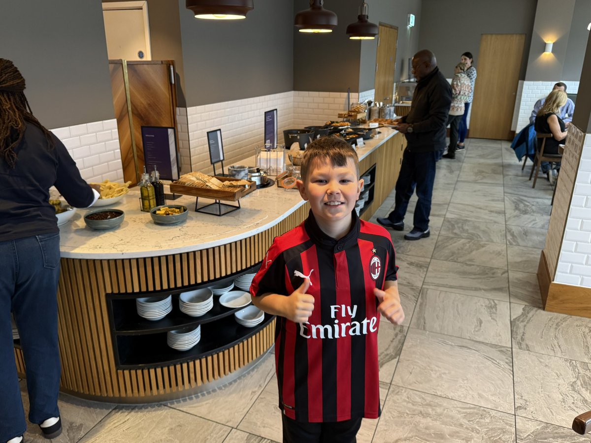 HamblePhil's tweet image. They left home today thinking they were off to watch Newcastle play tonight

Finally after months of planning the kids find out at the airport where they are going 😂. 

Going to be a blast and some very happy boys!