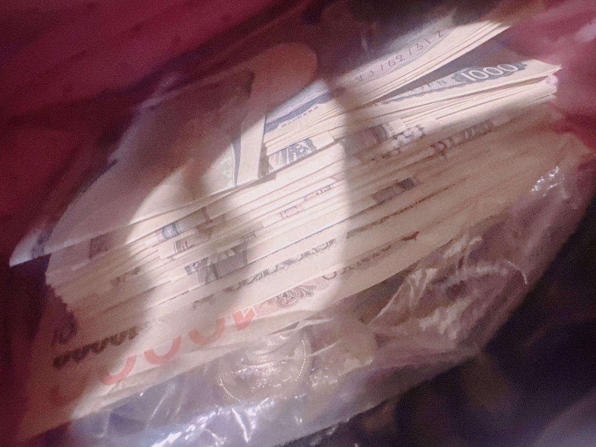 家中の小銭と千円札を集めたら15万くらいあってラッキー✌️✌️これで年末戦える💃