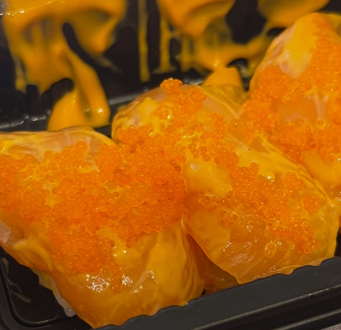 오늘저녁밥~~~
은!!!
(또) 연 어 초 밥 🍣