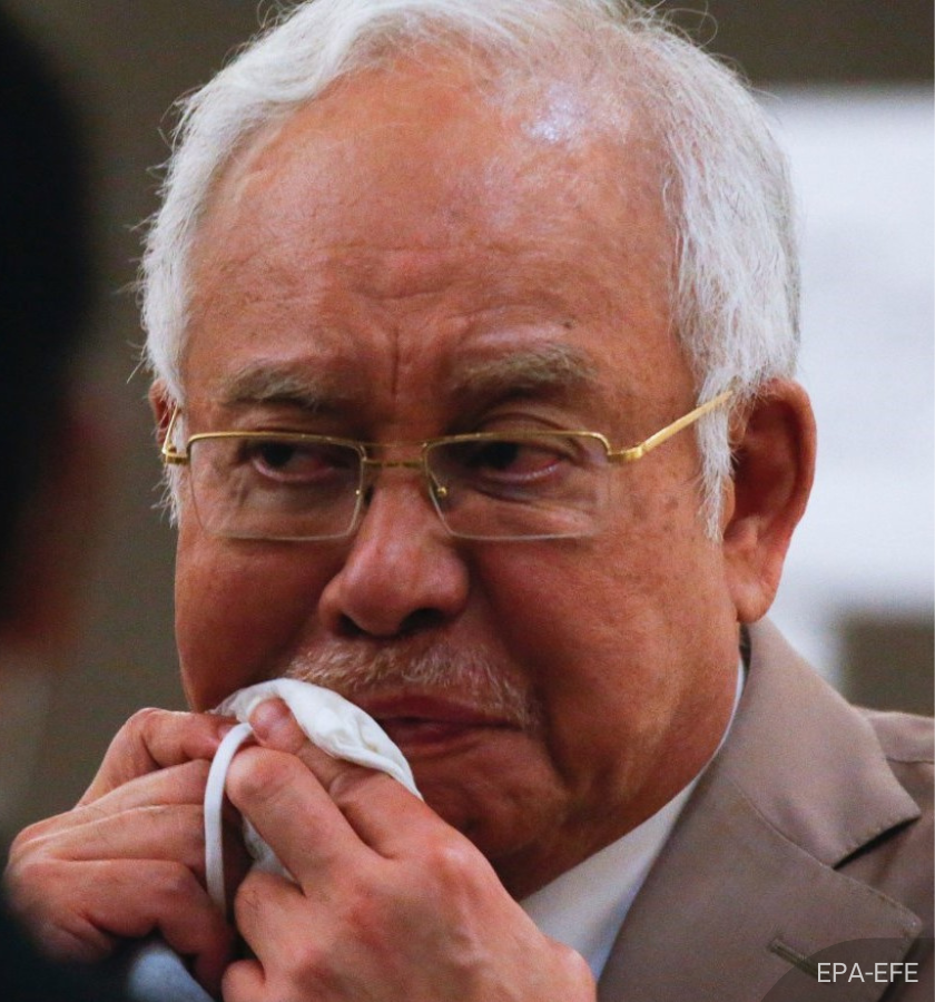 NewsBFM's tweet image. 🚨BREAKING: Najib Razak has been sentenced to 15 years' imprisonment and fined at least RM11.4 billion in the 1MDB-Tanore case.

The sentence will commence after the former prime minister completes his six-year jail term for the SRC case.

🧵1