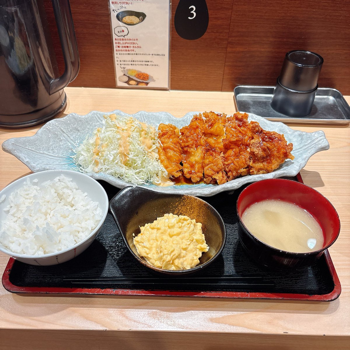smoothsmooch's tweet photo. 熊本で納め  #Yeeehaaaaw
あぁ楽しかった〜幸せの呪文で満たされました
今日は外は2℃なのに直太朗さんはだらだら汗流しながらYeeehaaaaw!して会場はすごく盛り上がってました
参加できたことは今年も頑張った自分へのご褒美でした
衣がザクザクのチキン南蛮食べて帰ります🚅
#あの世でね https://t.co/aWBqlBJZD3