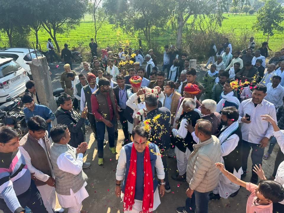 आज महवा विधानसभा क्षेत्र के ग्राम बालाहेड़ा में स्व: भगवंता राम मीना जी की मूर्ति अनावरण एवं विशाल सांस्कृतिक कार्यक्रम में सहभागिता कर मूर्ति का अनावरण किया।

इस दौरान स्थानीय विधायक राजेन्द्र मीणा जी एवं बालाहेड़ा सहित आसपास के गांवो के वरिष्ठ पंच पटेल व आमजन मौजूद रहे।