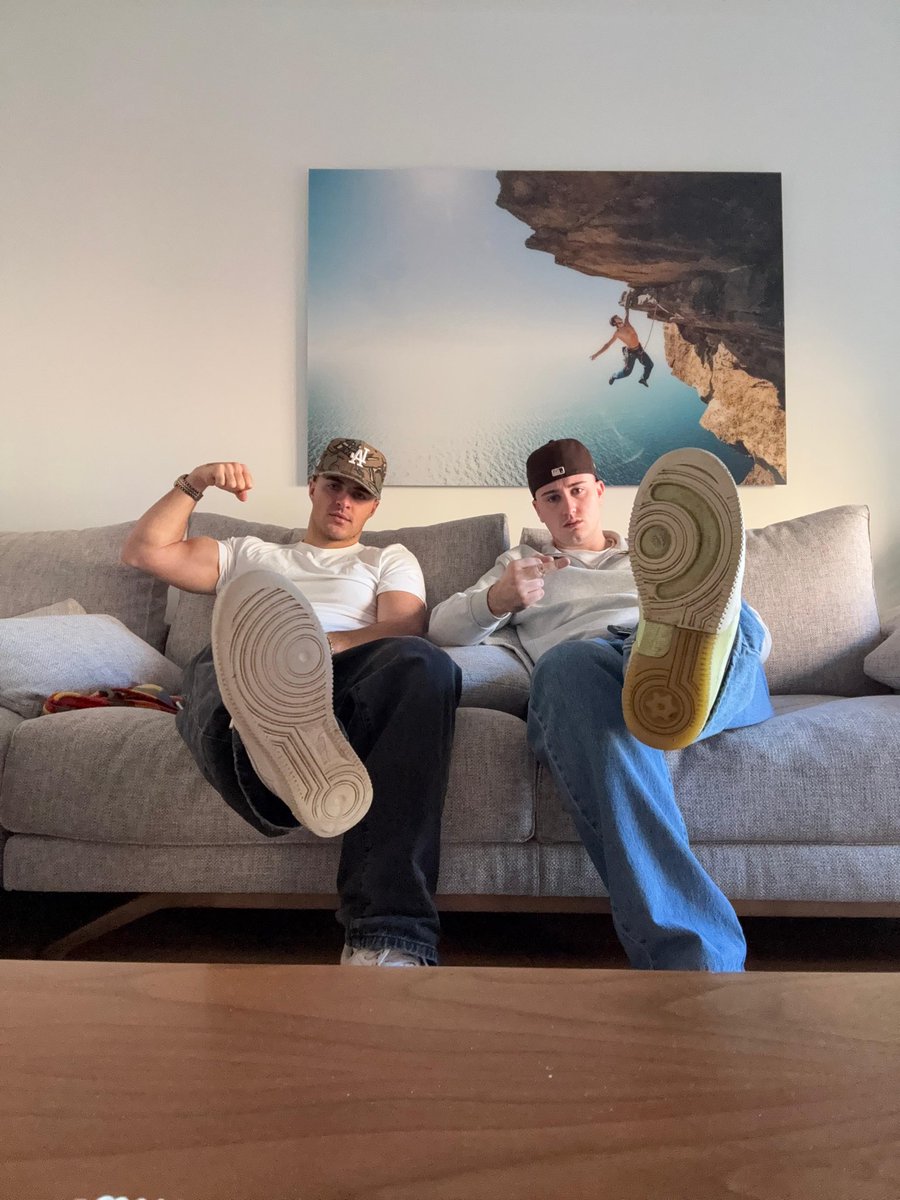 AlphaGodDaniel's tweet image. Los jefes ya está en la capital, listos para desangrar tu cartera y follar tu mente🧠🩸🤑  @alpha_rubi