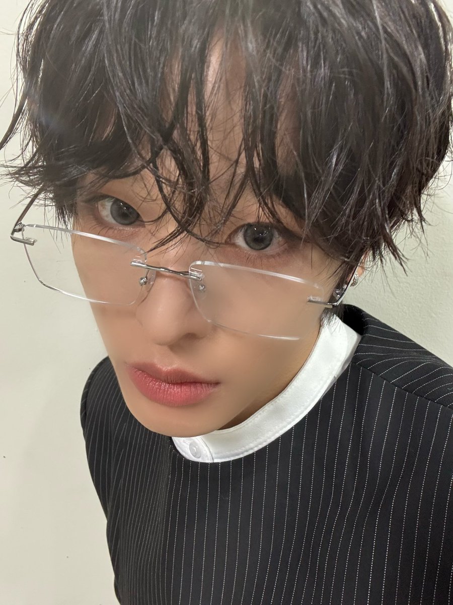 myr1ku's tweet photo. 으앙 가요대전 리쿠 셀카 😭😭😭 https://t.co/zpTD38m1hp