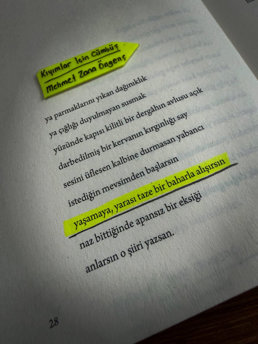 “yaşamaya, yarası taze bir baharla alışırsın”

.
.
#kıyımlariçincümbüş 
#mehmetzanaöngenç 
#fabrikkitap #şiir #edebiyat