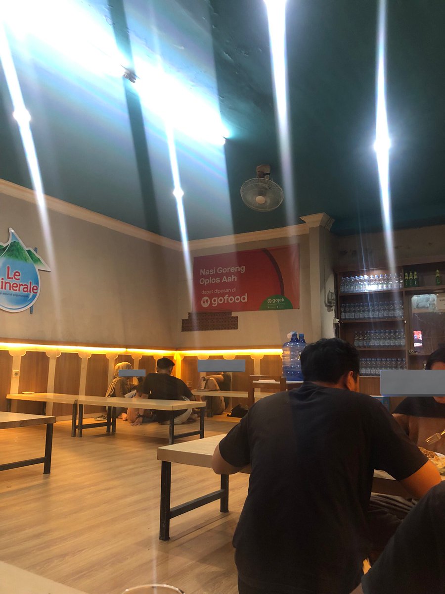 staticrouting's tweet image. kudanan tak lap kamerane dadi ngene kokan, tapi nasgor e enak sihh pedes e manual sesuai selera alias nyeplus lombok dewe.