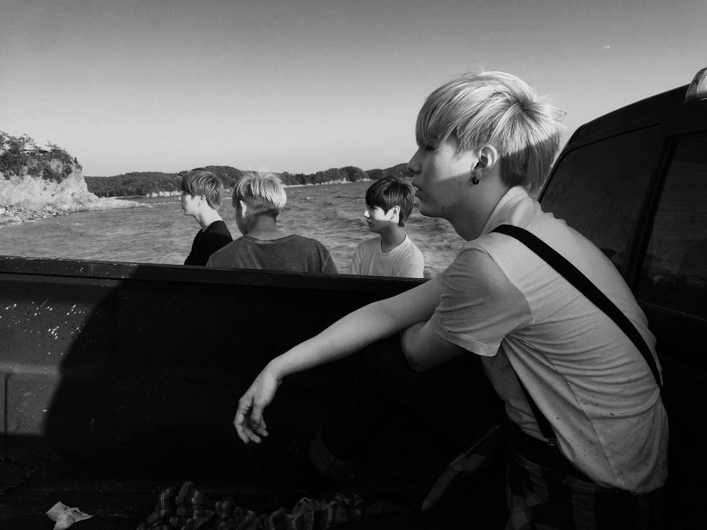 vjoonism's tweet image. TAEHYUNG JUST SHARED PICS FROM HYYH ERA ON FANCAFE????? HELLO????????