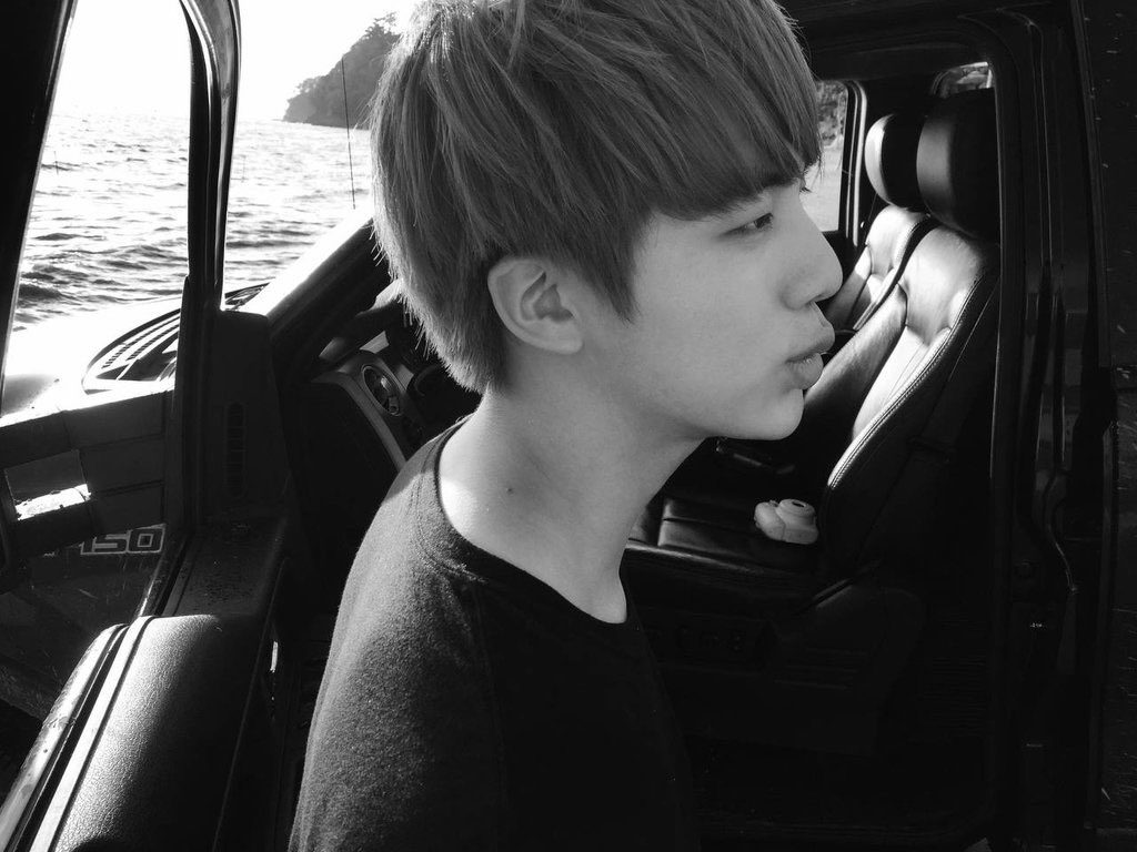 btschartsdailyc's tweet image. #V posted a new photos of #BTS content/HYYH content via Fancafe! (2)