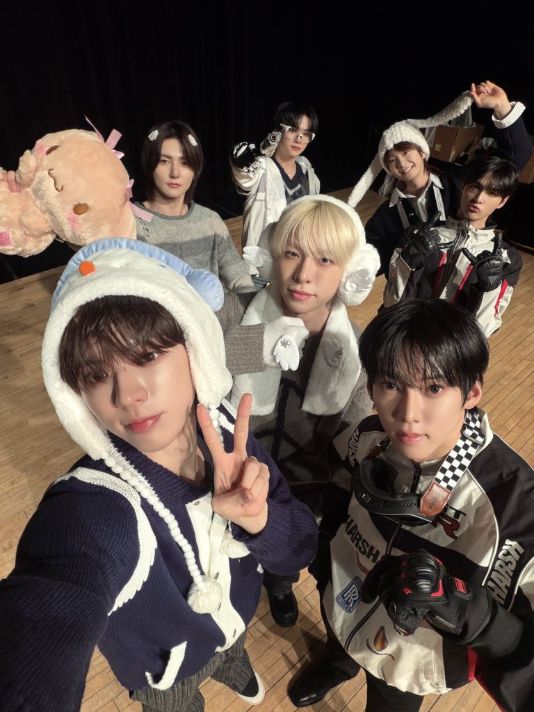 [📸] 2025.12.26 앰퍼샌드원 (AMPERS&amp;ONE) 3rd Mini Album [LOUD &amp; PROUD] FAN SIGN EVENT (applemusic)

#앰퍼샌드원 #AMPERSANDONE #LOUDANDPROUD #라우드앤프라우드 #그게그거지 #Thats_That