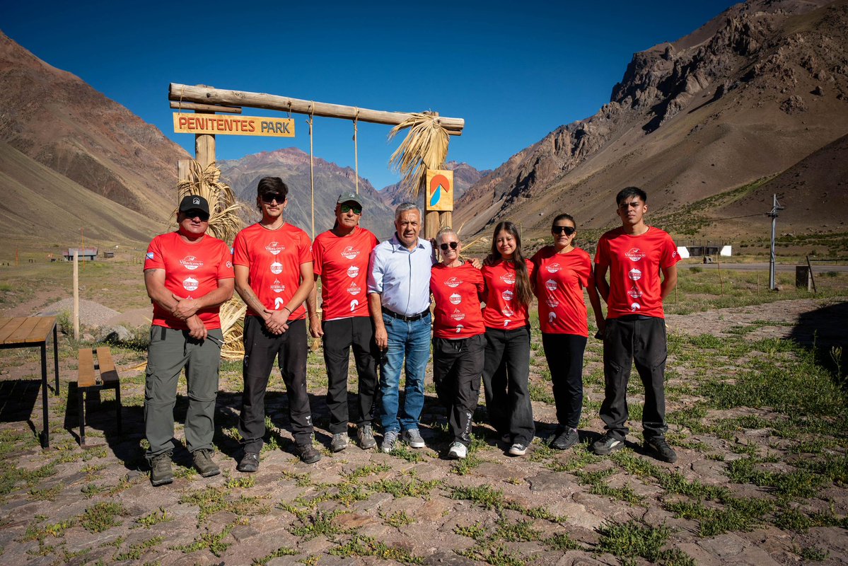 alfredocornejo's tweet image. En el inicio de la temporada de verano recorrimos Penitentes y la zona de Uspallata para supervisar en territorio los servicios y dispositivos que la Provincia dispuso ante el aumento del tránsito hacia el Paso Internacional Cristo Redentor. Anticiparnos es clave para ordenar,…