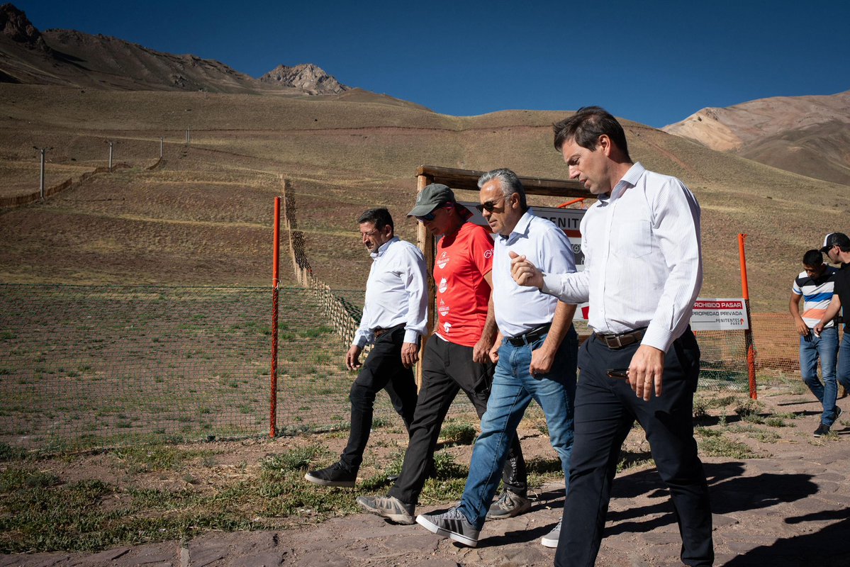 alfredocornejo's tweet image. En el inicio de la temporada de verano recorrimos Penitentes y la zona de Uspallata para supervisar en territorio los servicios y dispositivos que la Provincia dispuso ante el aumento del tránsito hacia el Paso Internacional Cristo Redentor. Anticiparnos es clave para ordenar,…