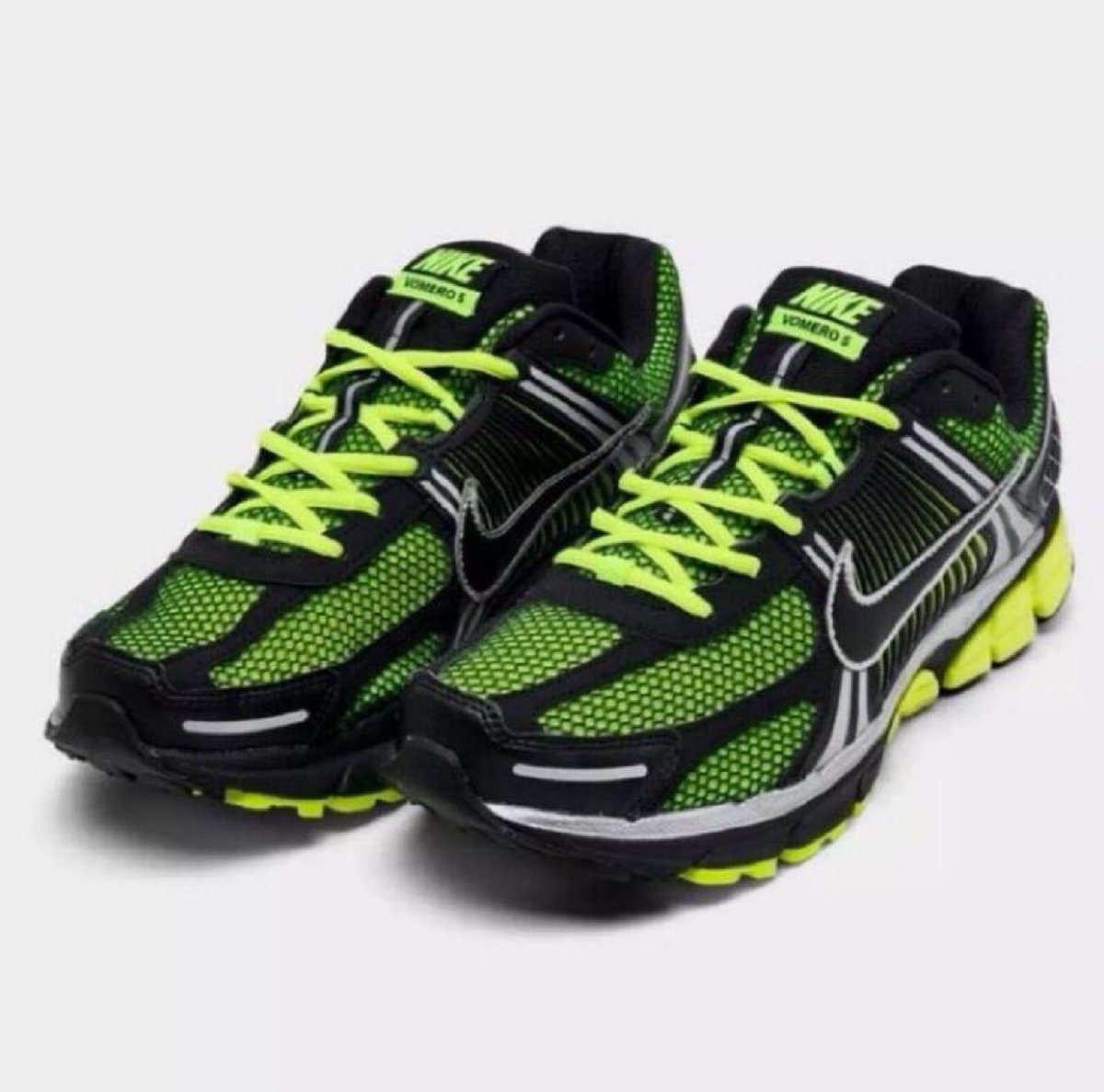 snkr_twitr's tweet photo. AD: $77.99 at checkout 
Nike Zoom Vomero 5 'Lemon Venom/Black'

Shop -> https://t.co/We9r57vI6h https://t.co/ve6NkOFI4y