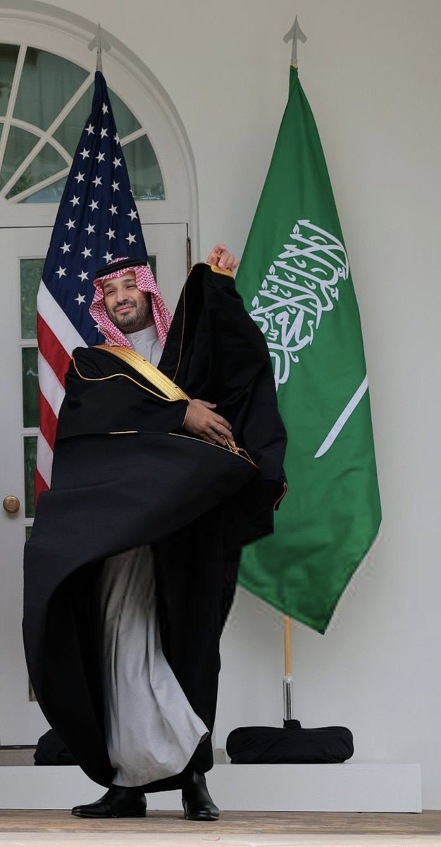 نعم نحن الحجاز ونحن نجد |||| هنا مجد لنا وهناك مجد