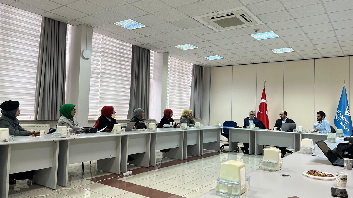 TDV Ankara İl Eğitim Hizmetleri Koordinatörlüğü olarak, lisansüstü öğrencilerimizin tez süreçlerini yakından takip etmek ve akademik çalışmalarına destek sağlamak amacıyla, AÜİF Akademik Koordinatörümüz Doç. Dr. Hasan Yücel hocamızın katılımıyla bir toplantı gerçekleştirdik.