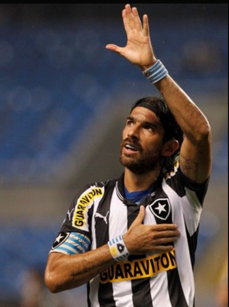 maxximus1983's tweet photo. @TifeRMFC Loco Abreu. https://t.co/7JkaBxNFZB