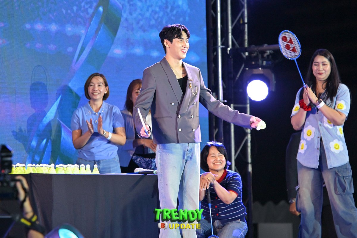 TrendyUpdate_th's tweet photo. “แบมแบม” ช่วงเล่นกิจกรรมกับแฟนๆในงาน “Haier Fans Festival, PLAY WITH THE NUMBER ONES” 🤍💚
HAIER BAMBAM FANS FESTIVAL 2025
#HaierxBamBam #HaierFansFestivalxBamBam
#HaierxBamBamFansFestival
#Haier #HaierThailand
#BamBam #뱀뱀
#Trendyupdate https://t.co/uQWAdX0rPd