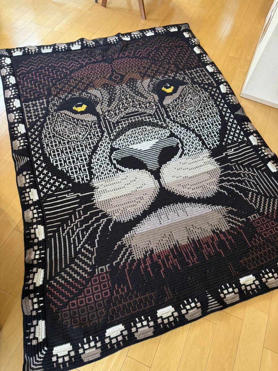 ああ、今年も棒針で何も編めなかった😓質問いただいた↓これはアメリーで編みました😊とはいえちと重い😅　#かぎ針編み #モザイク編み　#モザイククロッシェだっけ？