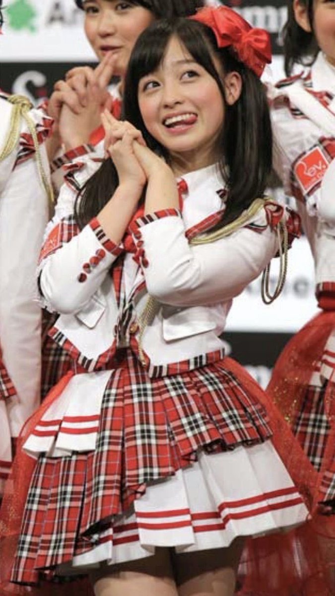 the way she was the most perfect idol ever… miss her so much…