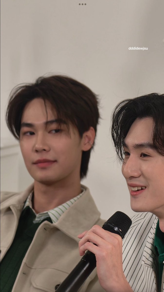 hujandibumiku's tweet image. i see no different🥺🥺
his gaze is still the same as before🥺

#LINEMANถูกสุดทุกวันwithDewTee #dewtee