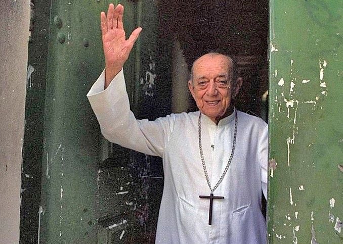 PatChampagnac's tweet image. "Je nourris un pauvre et l'on me dit que je suis un Saint. Je demande pourquoi le pauvre n'a pas de quoi se nourrir et l'on me traite de communiste"

(Don Helder Camara, évêque catholique brésilien décédé en 1999, archevêque d'Olindo et de Recife , une des régions les plus…