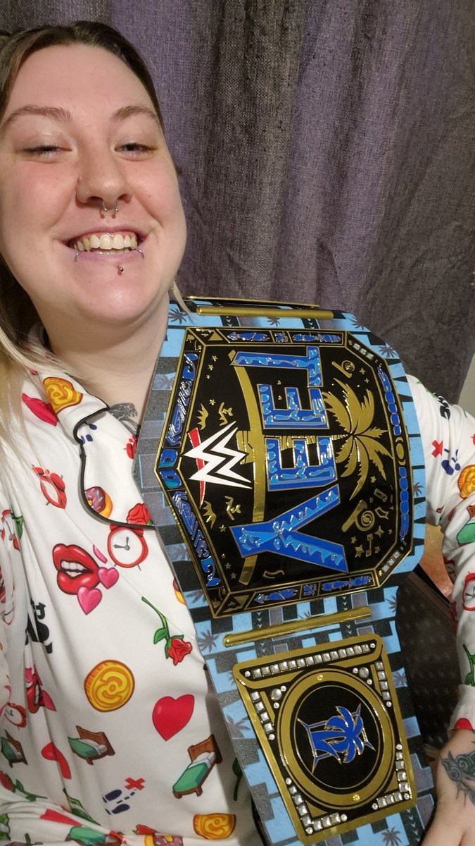 FlattersZoe's tweet photo. I definitely got the best christmas present.. YEET! https://t.co/cQTxRCR9dg