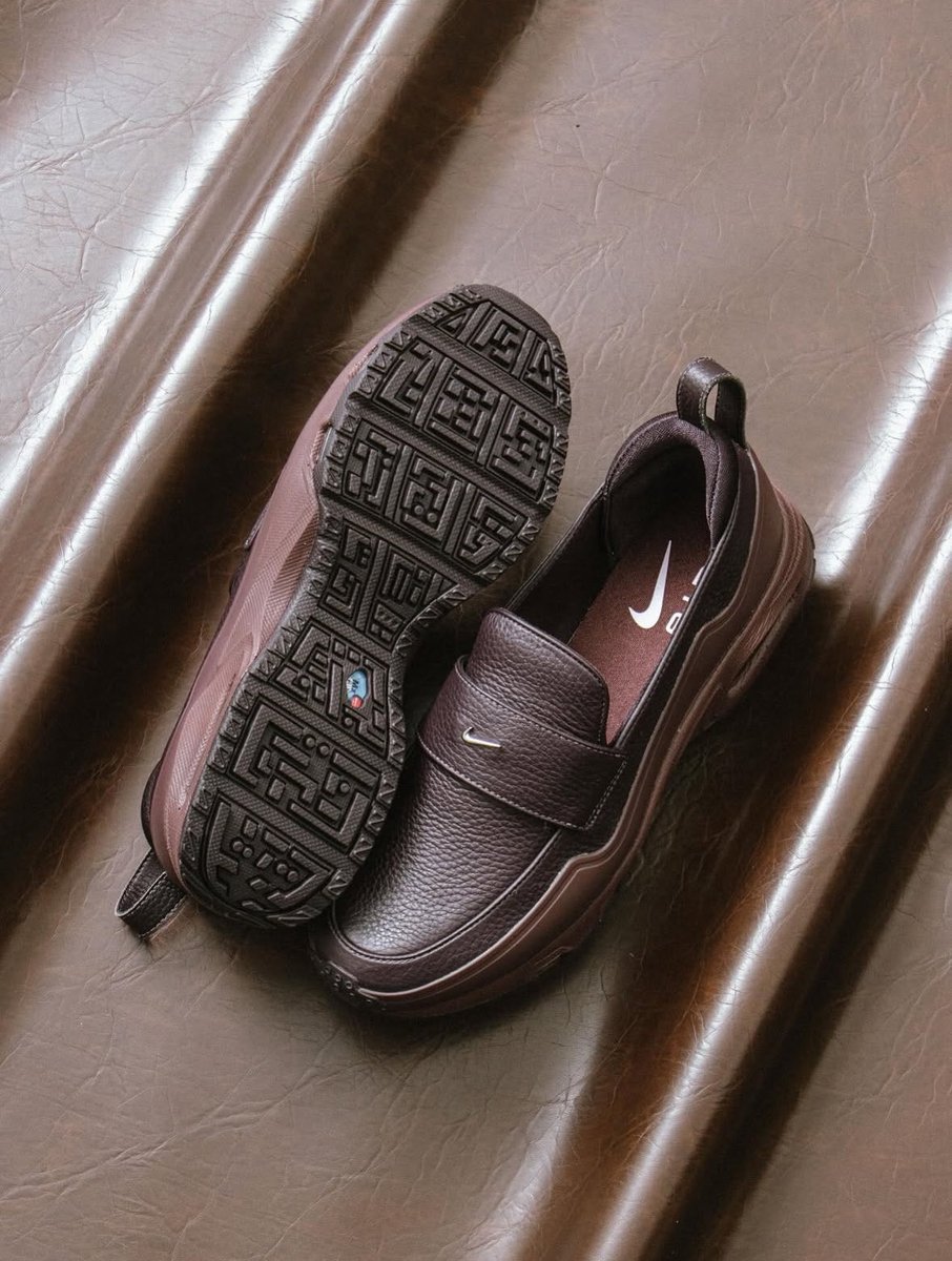 NIKE エアマックスのローファー、SNIDELコラボの色味が可愛すぎる…