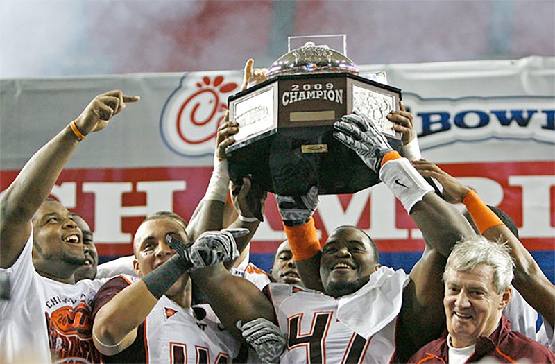 VTHokies's tweet image. Today in 2009: No.12 @HokiesFB shuts out Tennessee in the 2nd half to win the Chick-fil-A Bowl 37-14. #HokieHistory #Hokies
