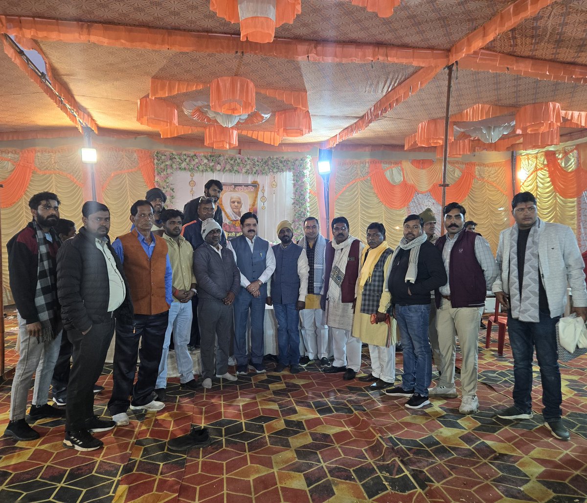 आज 26-12-2025 को #विधानसभा_छर्रा के नगर पंचायत छर्रा में बाल्मीकि बस्ती में श्री सुनील बाल्मीकि जी की पूज्यनीय नानी स्वर्गीय श्रीमती नथिया देवी जी त्रियोदशी संस्कार में सम्मिलित होकर भावभीनी श्रद्धांजलि अर्पित की।

#thravendrapalsingh #mlachharra #विधायक_छर्रा #विधानसभा_छर्रा