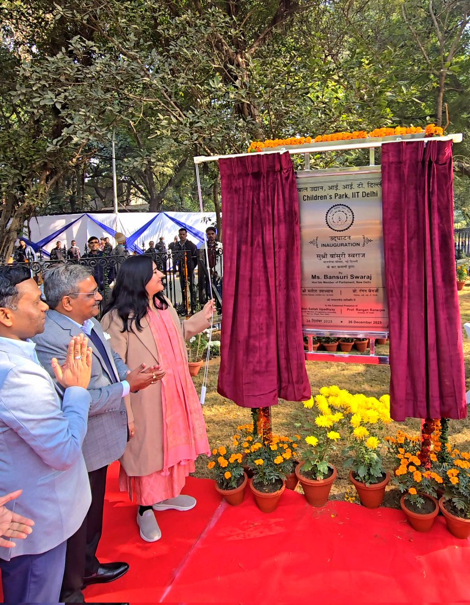 BansuriSwaraj's tweet photo. आज Indian Instute of Technology, Delhi (IIT Delhi) के West Campus में माननीय विधायक श्री @upadhyaysbjp जी के साथ Children’s Park Development Project का शुभारंभ किया।

लगभग 2,000 वर्ग मीटर क्षेत्र में विकसित यह Children’s Park आधुनिक और child-safe play equipment से सुसज्जित है, जिसमें swings, slides, seesaws, climbing structures के साथ open gym facilities भी उपलब्ध हैं। यह पार्क बच्चों के शारीरिक विकास के साथ-साथ स्वस्थ और सक्रिय जीवनशैली को बढ़ावा देने की दिशा में एक महत्वपूर्ण पहल है।

पार्क के चारों ओर well-paved, accessible और non-slippery walking pathways विकसित किए गए हैं, जिससे सभी आयु वर्ग के लोग सुबह और शाम सुरक्षित रूप से टहल सकें। यह परियोजना न केवल बच्चों बल्कि पूरे campus community के लिए एक सुरक्षित, समावेशी और आनंददायक सार्वजनिक स्थान प्रदान करती है।

ऐसी सुविधाएँ हमारे शैक्षणिक परिसरों में well-being, fitness और community engagement को मजबूत करती हैं।
#IITDelhi #ChildrensPark #CampusDevelopment #HealthyLifestyle #PublicSpaces #ViksitBharat
@BJP4Delhi @BJP4India