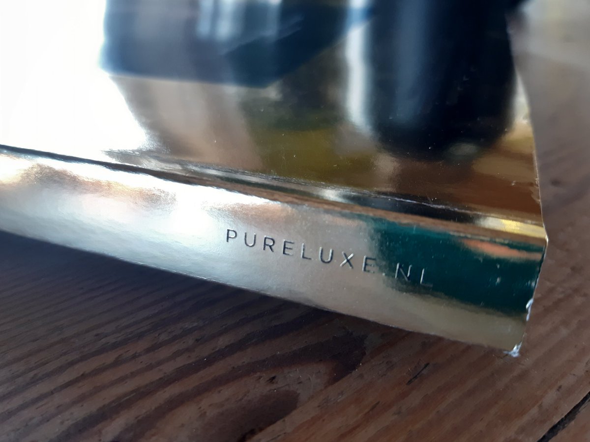 Er zat een boekwerk in mijn brievenbus. Het blijkt een reclamefolder voor mensen met geldbomen op het toilet...