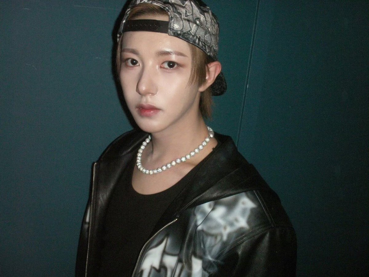 YoongJunnie's tweet image. เมื่อเมนมาลงรูปวันคริสต์มาส🥰🥰❤️💚 ((แต่เป็นชุดนี้😭😭)) ค้าบ น่ารักค้าบลูก 😍😍💖💝💓💞