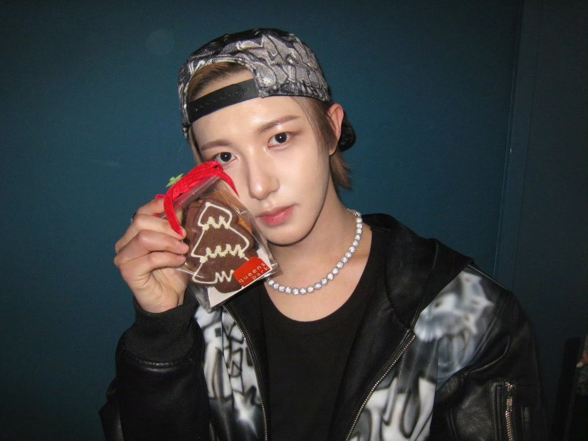 YoongJunnie's tweet image. เมื่อเมนมาลงรูปวันคริสต์มาส🥰🥰❤️💚 ((แต่เป็นชุดนี้😭😭)) ค้าบ น่ารักค้าบลูก 😍😍💖💝💓💞