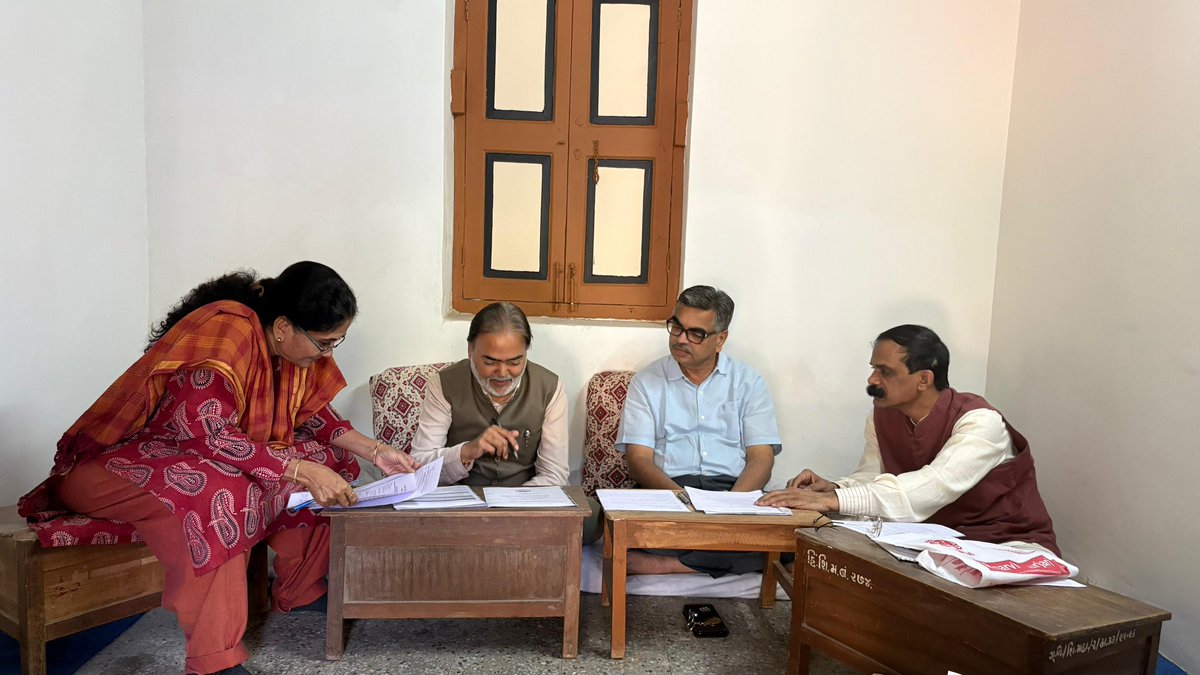 gvp1920's tweet image. Board of Studies meetings across departments at Gujarat Vidyapith with experts and VC Dr. Harshad Patel. 🎓📚 
#GujaratVidyapith #BoardOfStudies #Academics #HigherEducation #UniversityUpdates #Education #CampusLife