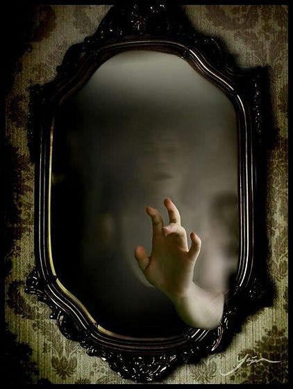 nmhistoire's tweet image. Miroirs Et Portails : Entre Réalité, Illusion Et Surnaturel

Les miroirs intriguent depuis toujours, à la croisée de la science, du mysticisme et du paranormal. Ils reflètent notre image mais, selon certaines théories, pourraient aussi être des portails vers d’autres dimensions.…