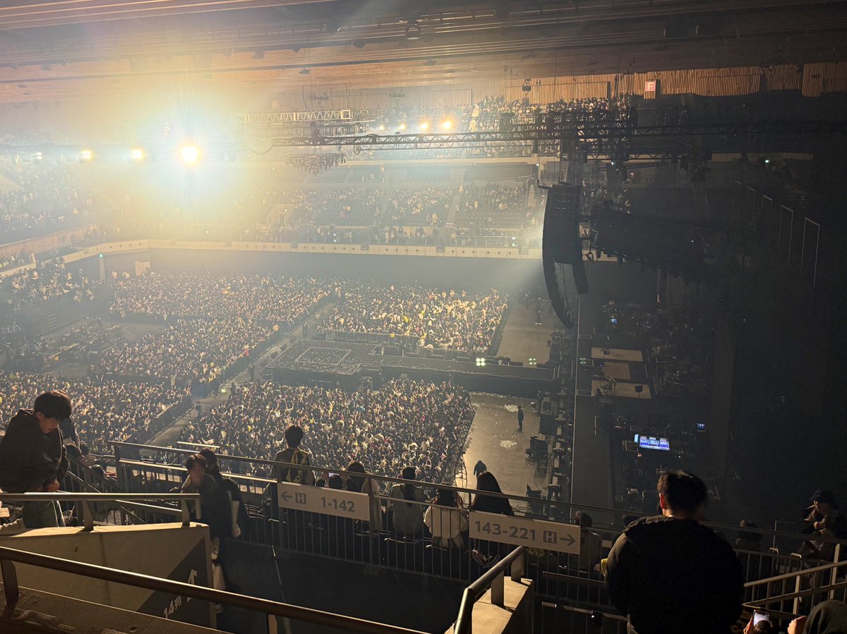 Rinado_ob's tweet photo. 2025.12.26
諦めかけてた20周年最高でした✨
注釈付スタンド指定席！
こんな真横初めてでステージめっちゃ見えて新鮮でした！
#RADWIMPS20th  #RADWIMPS
#有明アリーナ  #注釈付スタンド指定席 https://t.co/gFsO9HGH6q