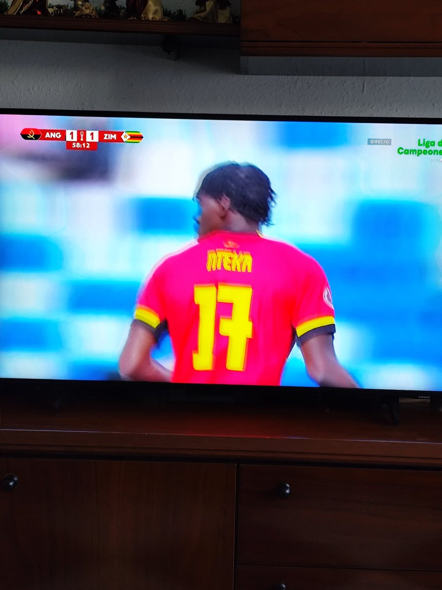 #Lacasadelfutbol
Aquí si que hay un Rayista vibrando con Randy 💪🏻⚡