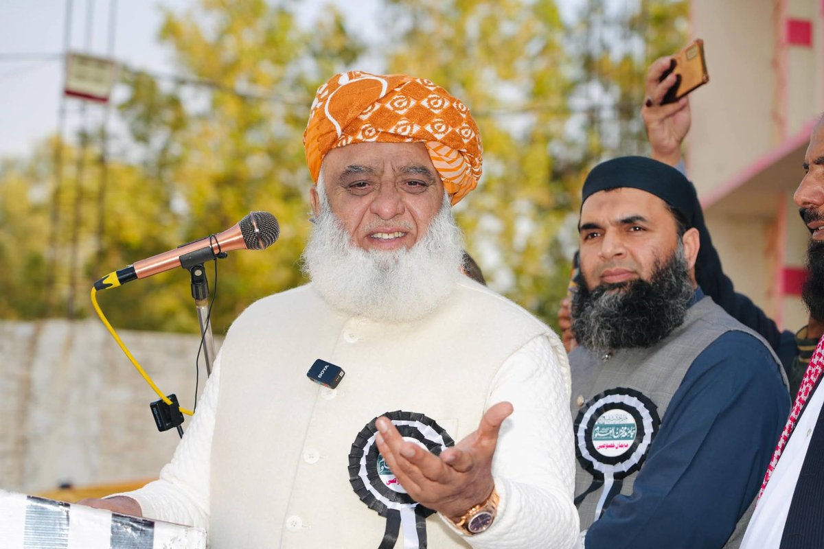JUIDMCPunjab's tweet photo. خانپور: قائد جمعیت مولانا فضل الرحمٰن مدظلہ سالانہ اصلاحی روحانی تربیتی اجتماع بسلسلہ ختم بخاری شریف جامعہ مخزن العلوم عیدگاہ میں خطاب کر رہے ہیں ۔ https://t.co/KhNNMa6ER6