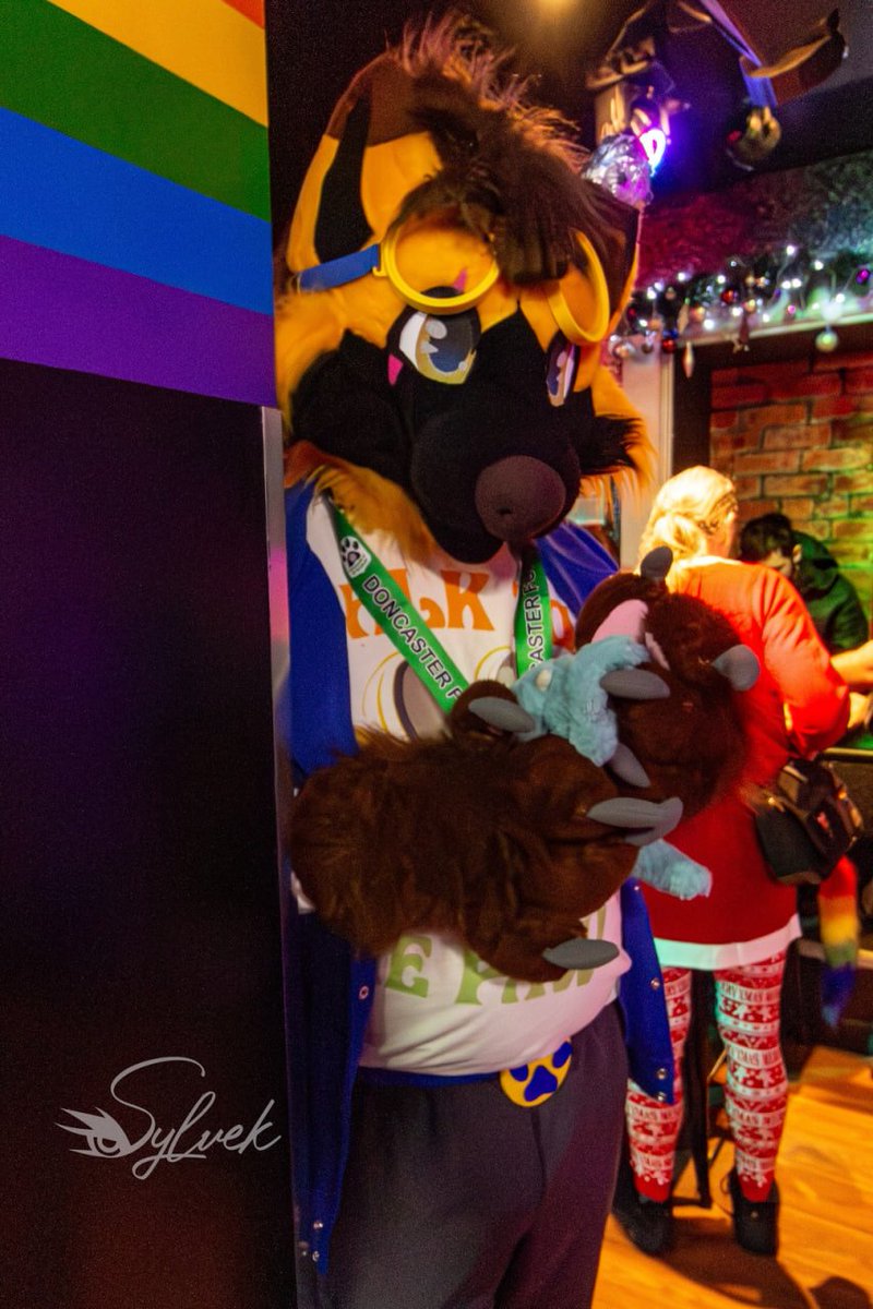 Don't mind me, just stood here on #fursuitfriday just carry on