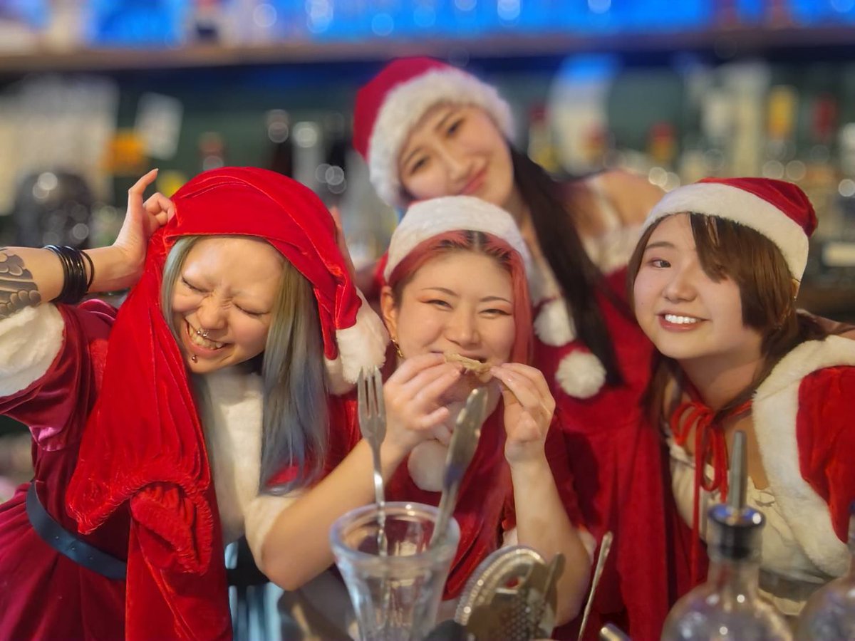過去一イベントで写真撮ってるかもしれない😂

楽しいからおいでー！手羽…クリスマスチキンめっちゃうまいよ！！